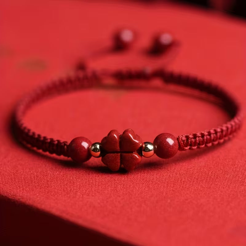 Brazalete de Trebol Rojo